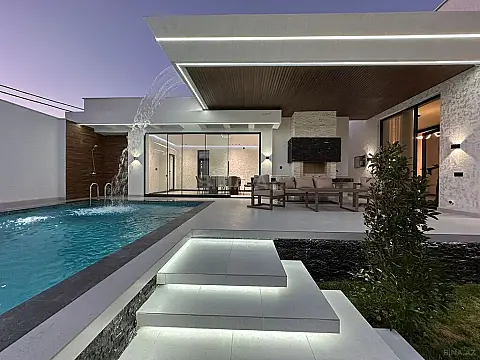 Satılır 5 otaqlı həyət evi 240 m²