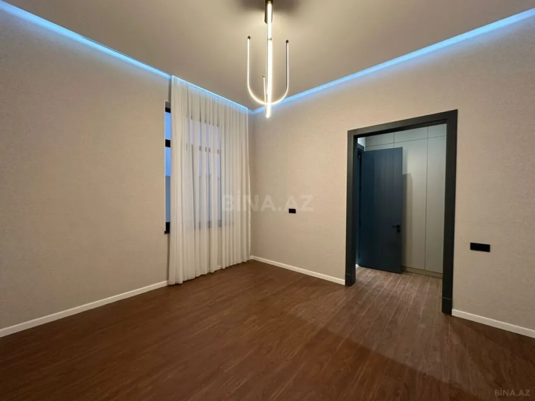 Satılır 5 otaqlı həyət evi 240 m²