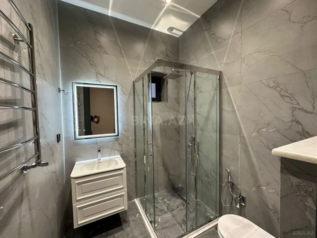 Satılır 5 otaqlı həyət evi 240 m²