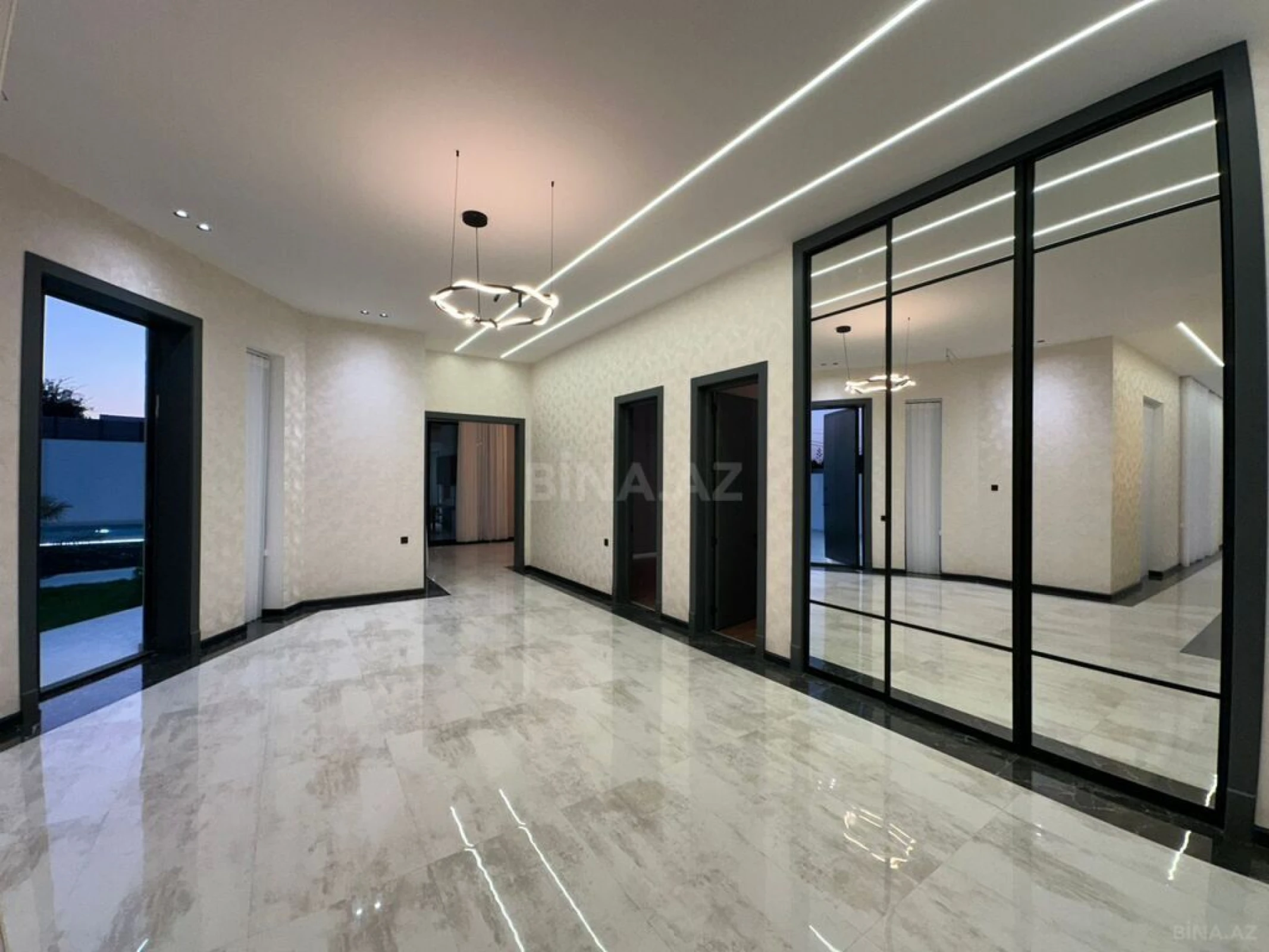 Satılır 5 otaqlı həyət evi 240 m²