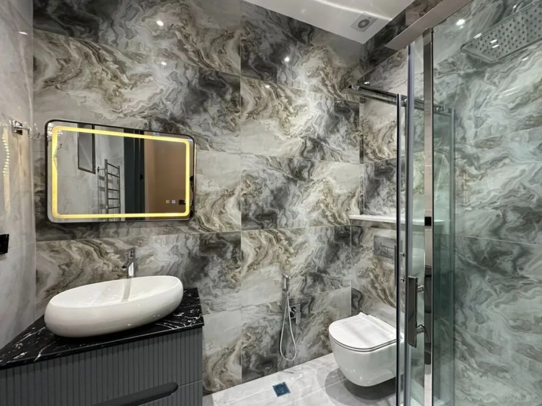 Satılır 5 otaqlı həyət evi 240 m²