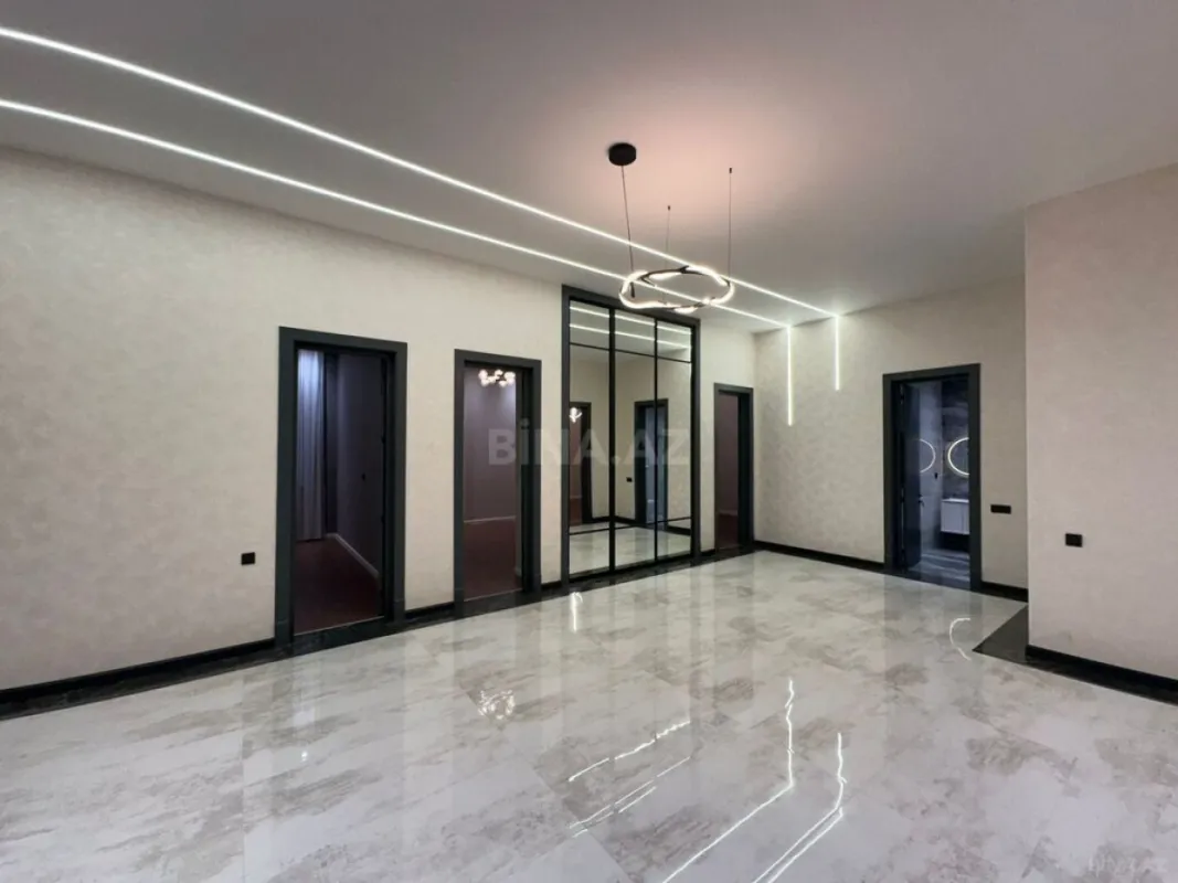 Satılır 5 otaqlı həyət evi 240 m²