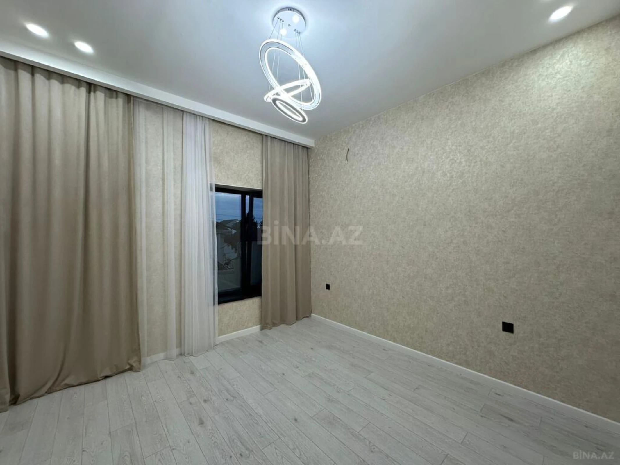 Satılır 4 otaqlı həyət evi 160 m²