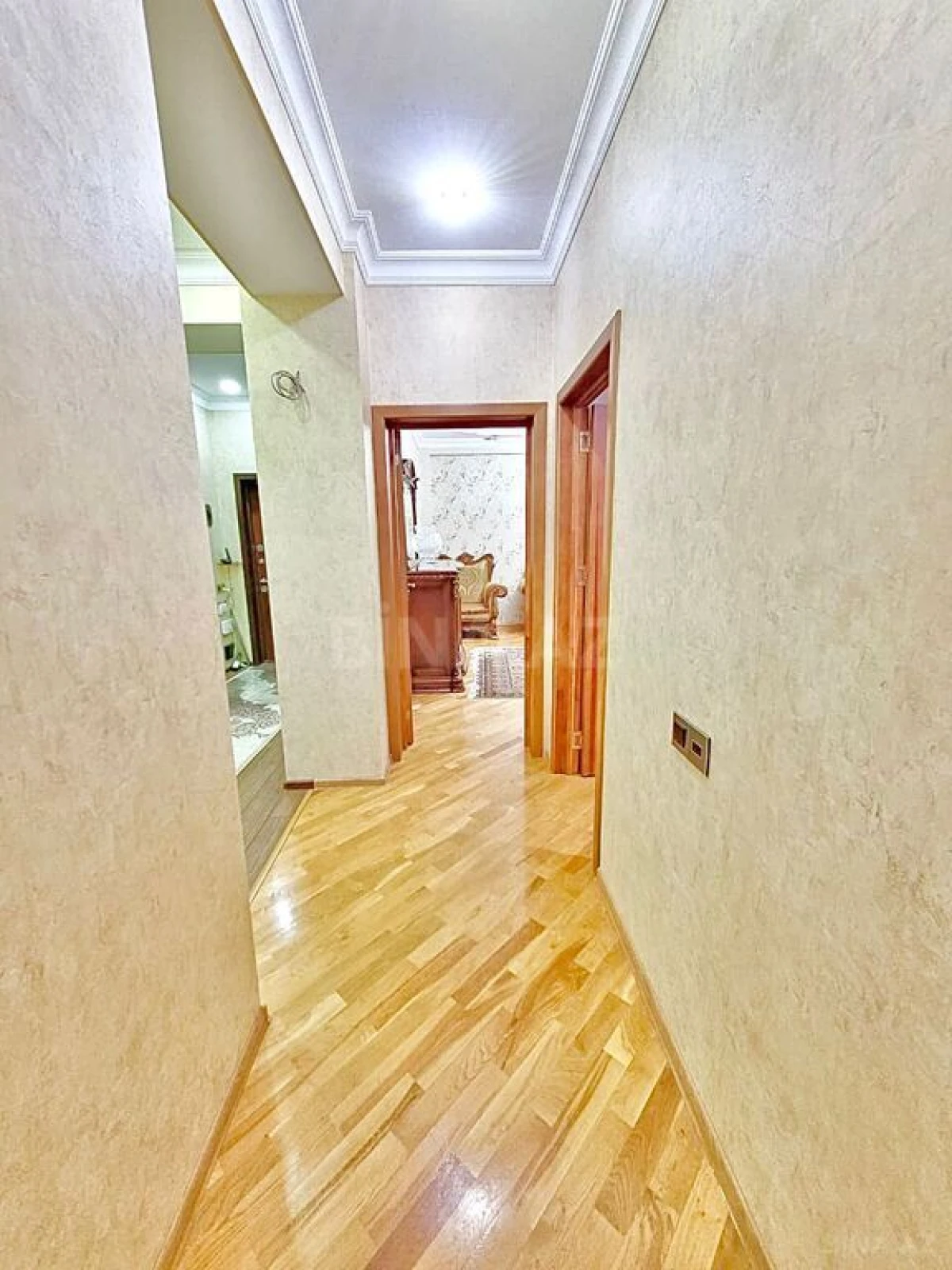 Satılır 3 otaqlı mənzil 107 m²