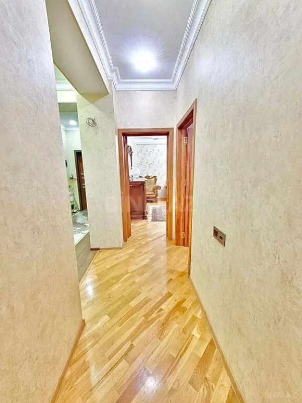 Satılır 3 otaqlı mənzil 107 m²