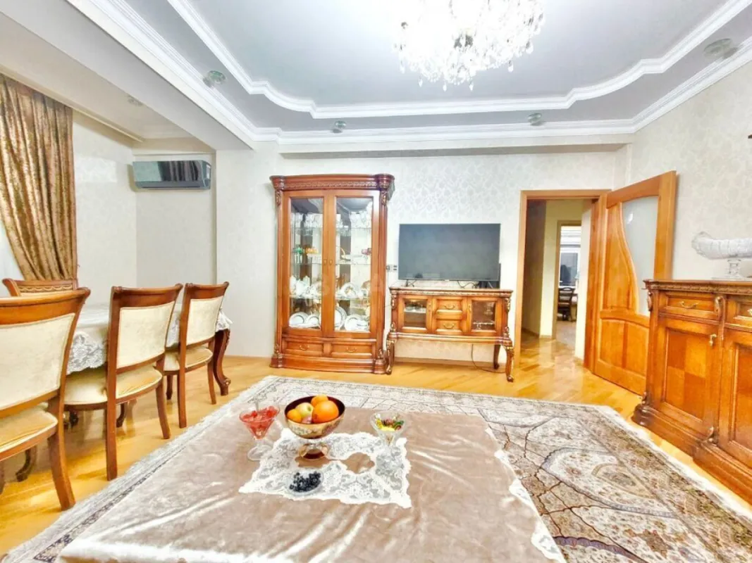 Satılır 3 otaqlı mənzil 107 m²