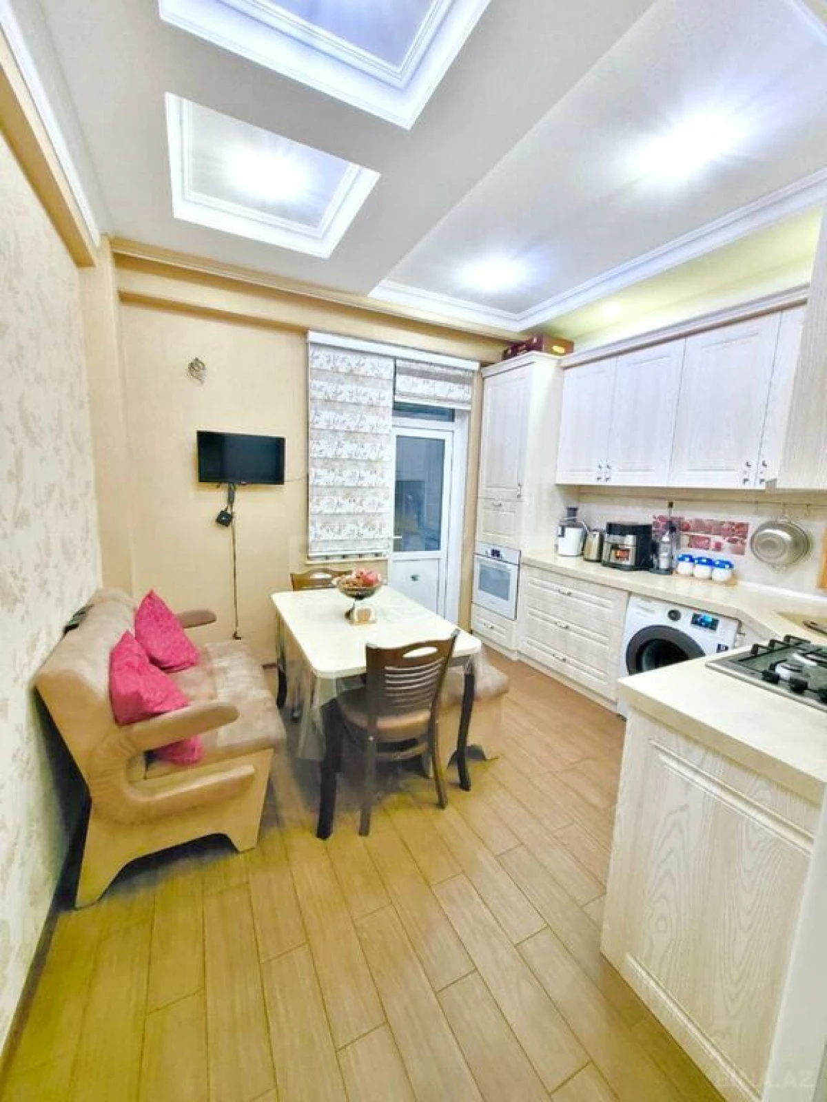 Satılır 3 otaqlı mənzil 107 m²