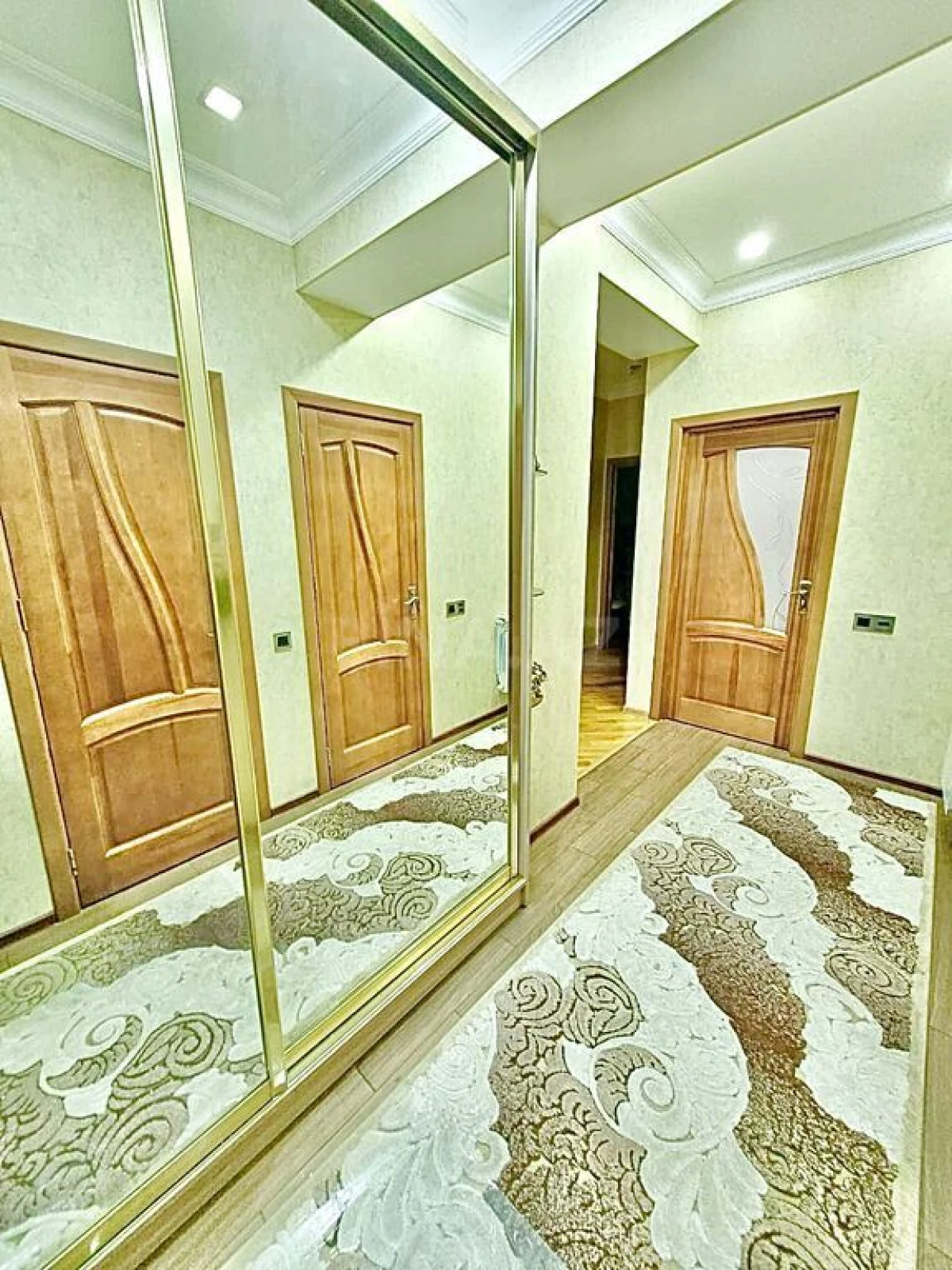 Satılır 3 otaqlı mənzil 107 m²