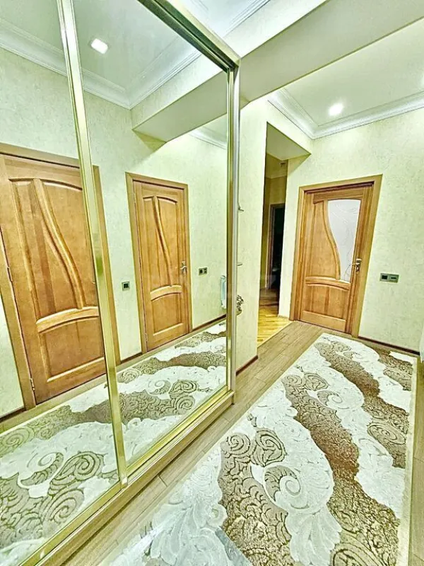 Satılır 3 otaqlı mənzil 107 m²