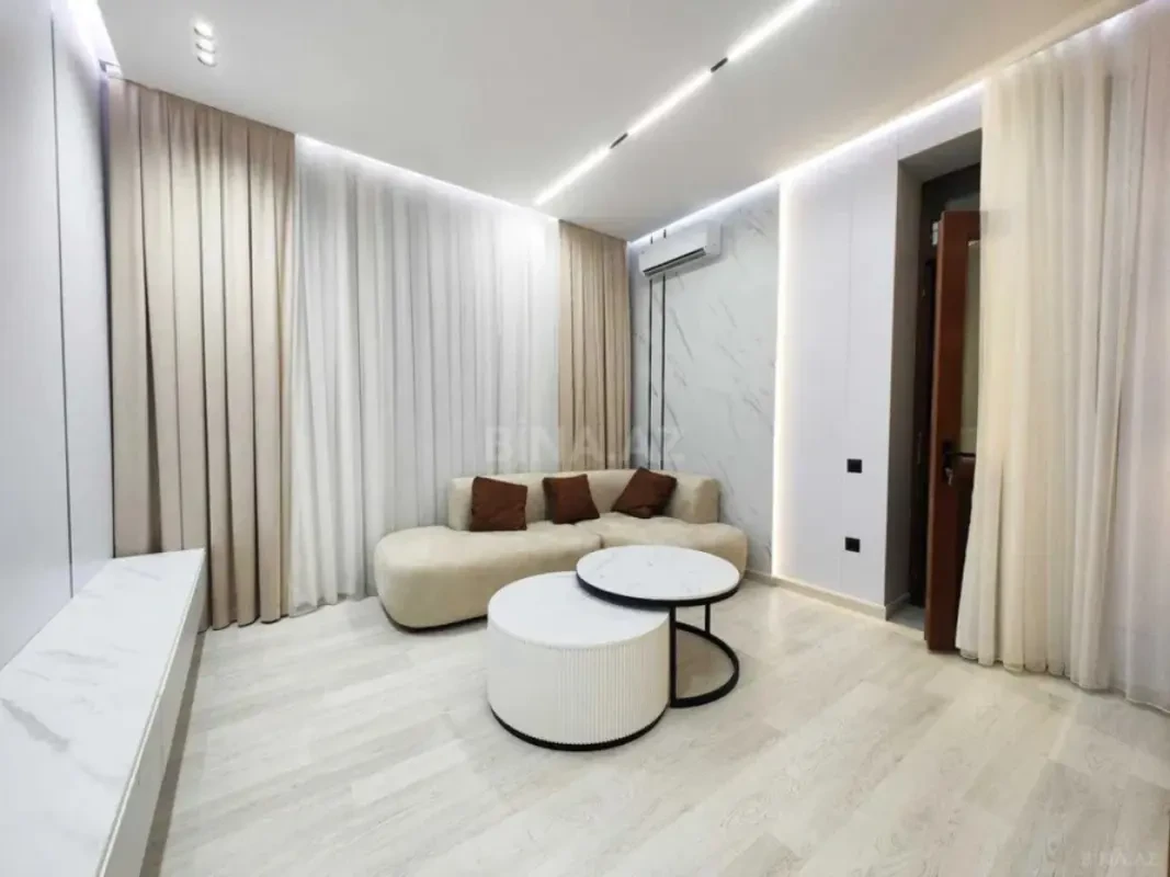 Kirayə verilir 2 otaqlı mənzil 90 m²