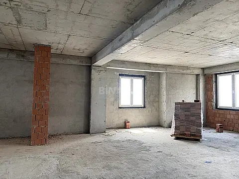 Satılır 6 otaqlı mənzil 300 m²
