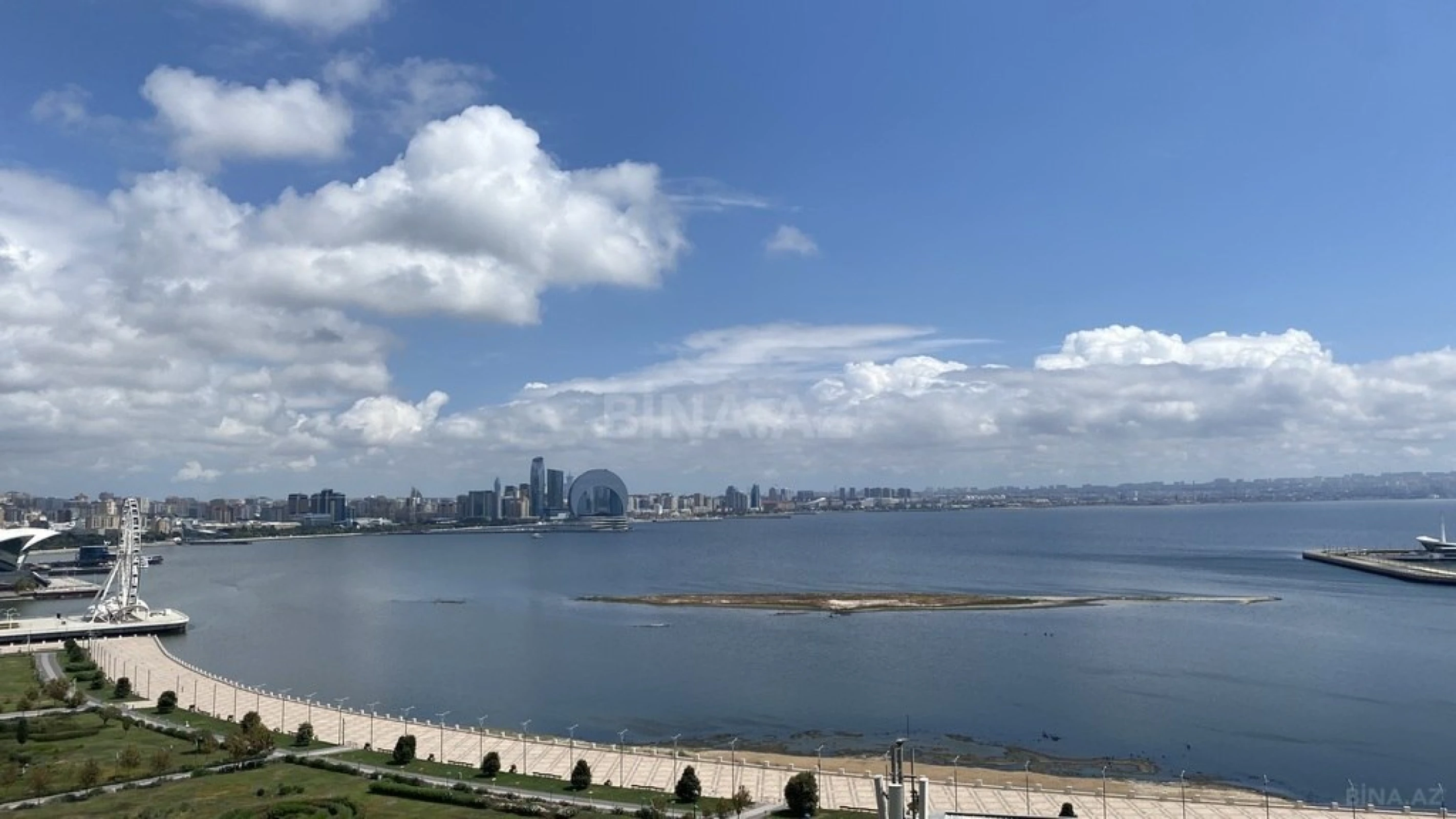 Satılır 6 otaqlı mənzil 300 m²