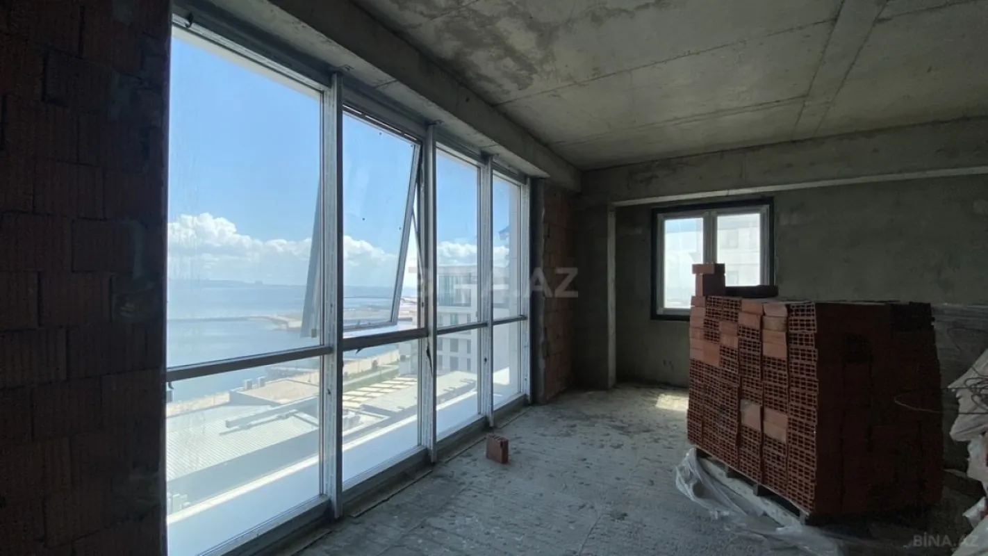 Satılır 6 otaqlı mənzil 300 m²