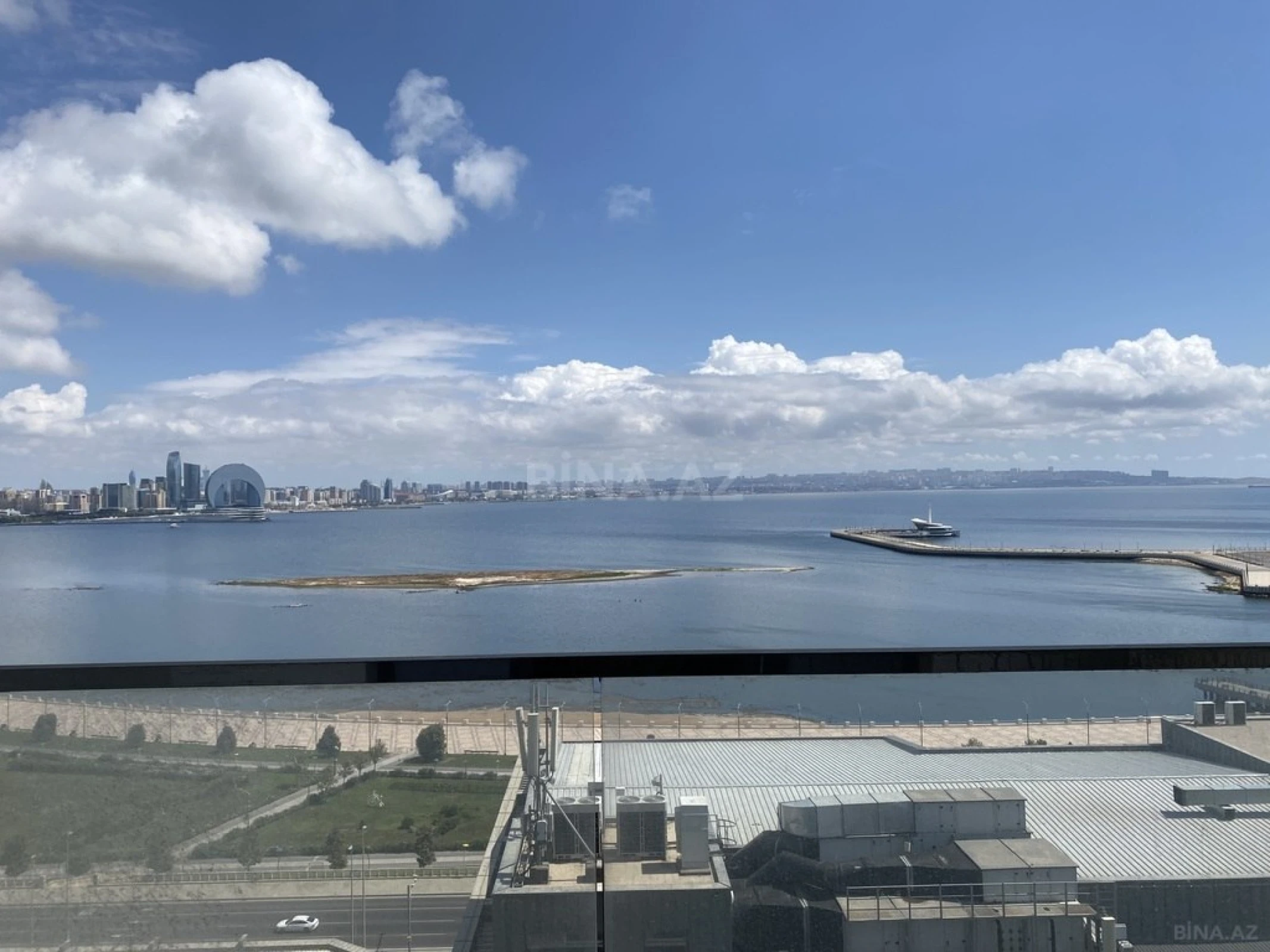 Satılır 6 otaqlı mənzil 300 m²