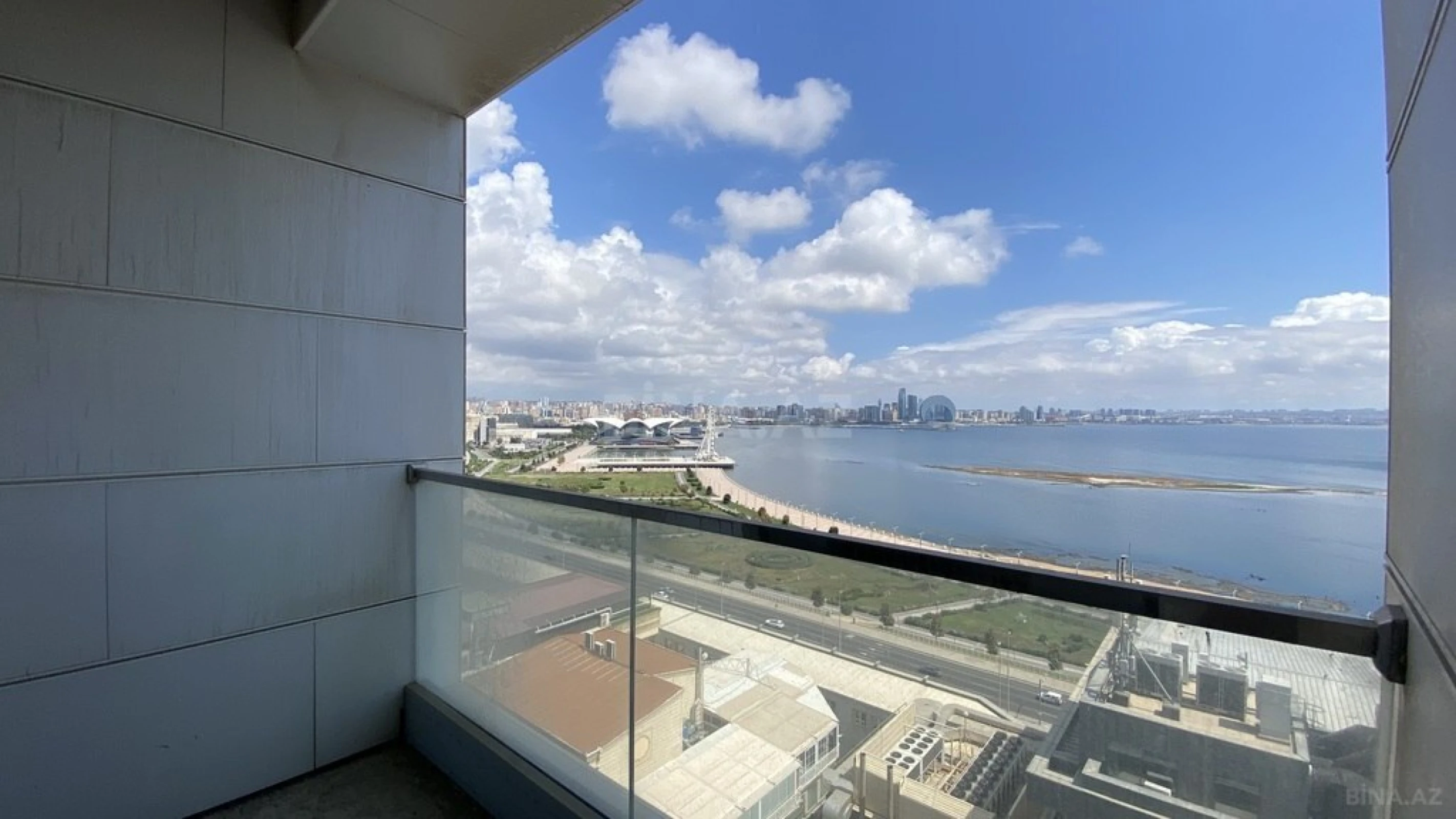 Satılır 6 otaqlı mənzil 300 m²