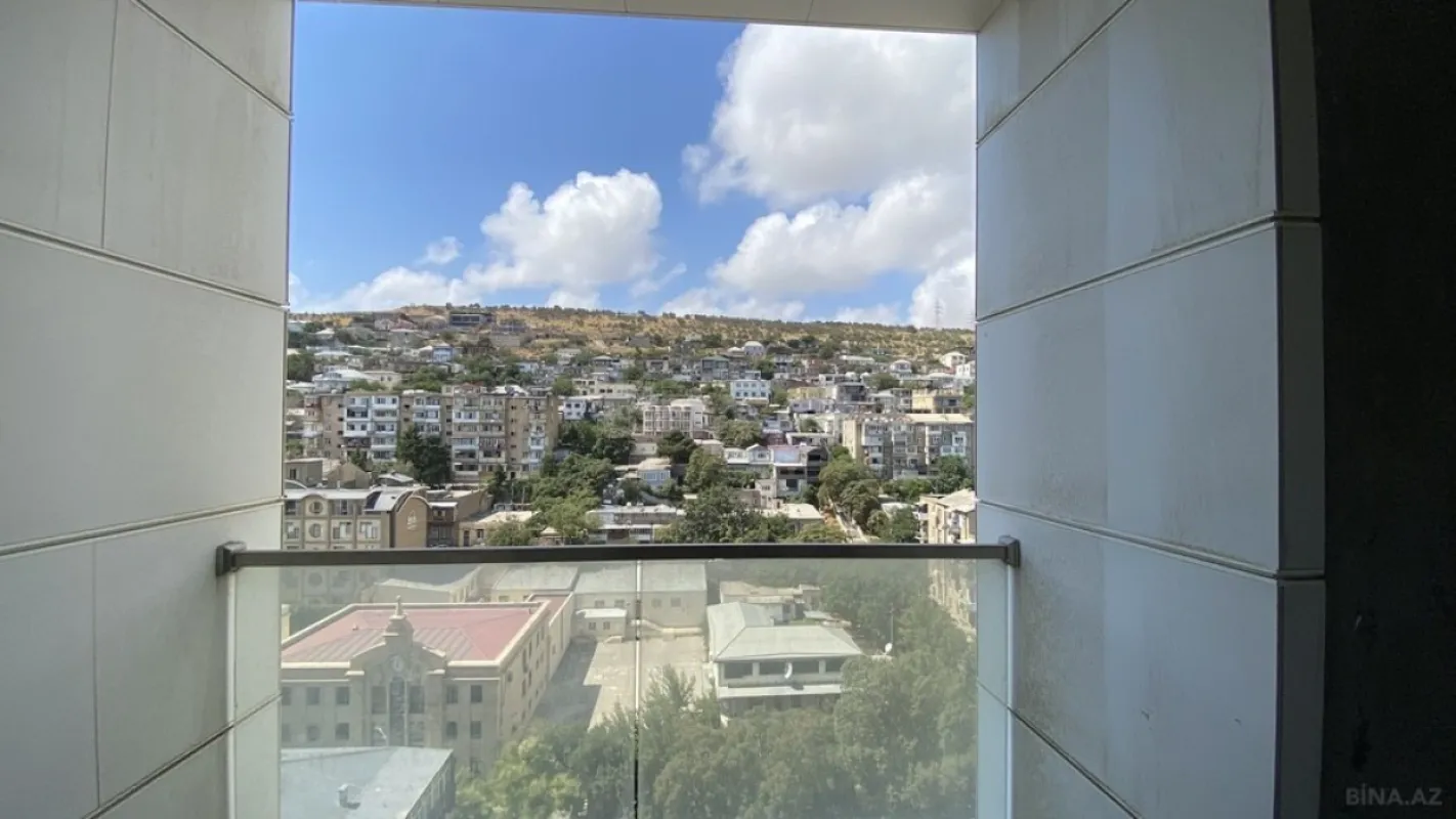 Satılır 6 otaqlı mənzil 300 m²