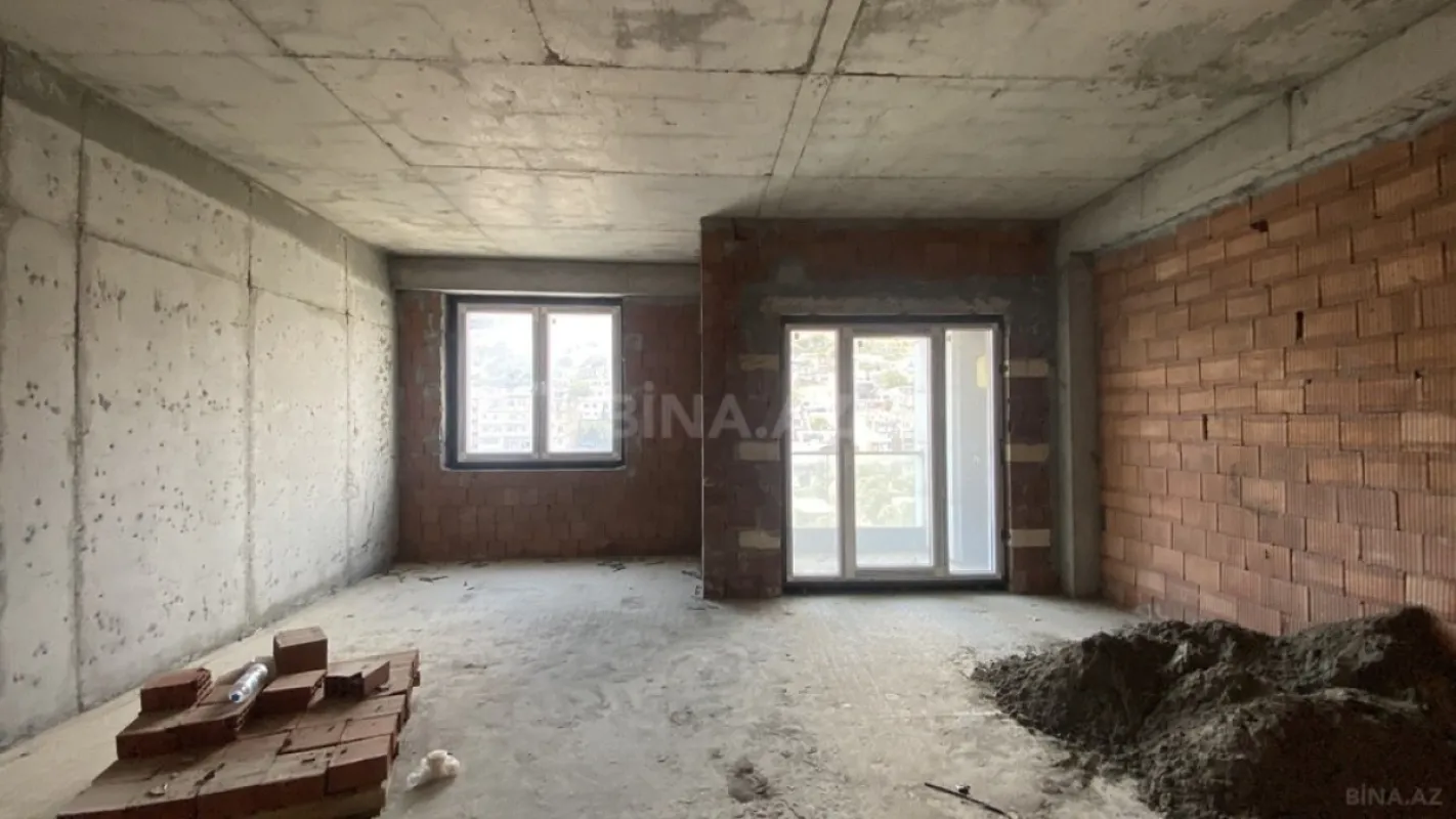 Satılır 6 otaqlı mənzil 300 m²