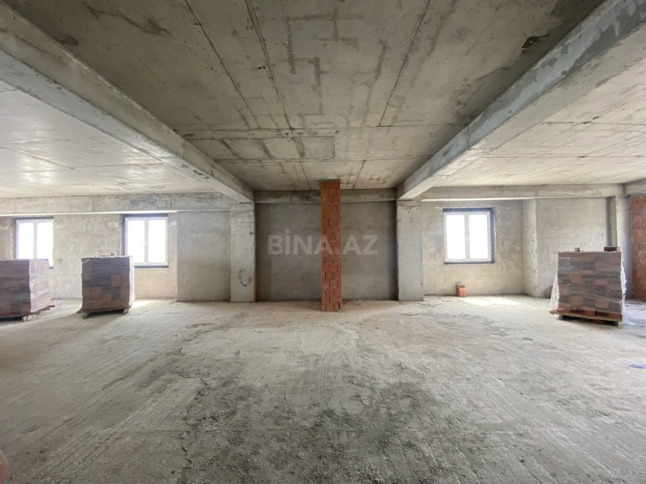 Satılır 6 otaqlı mənzil 300 m²