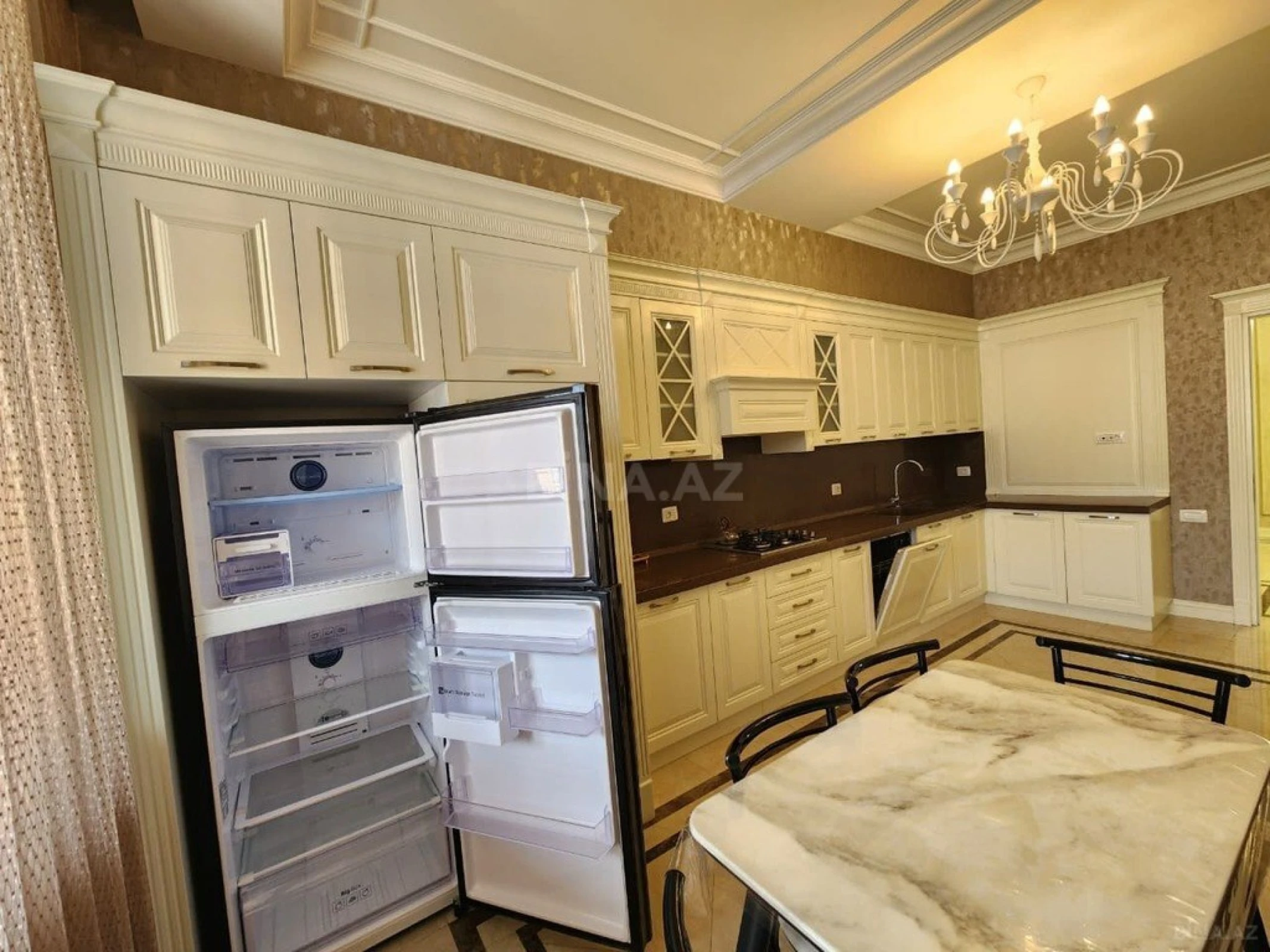 Kirayə verilir 3 otaqlı mənzil 157 m²