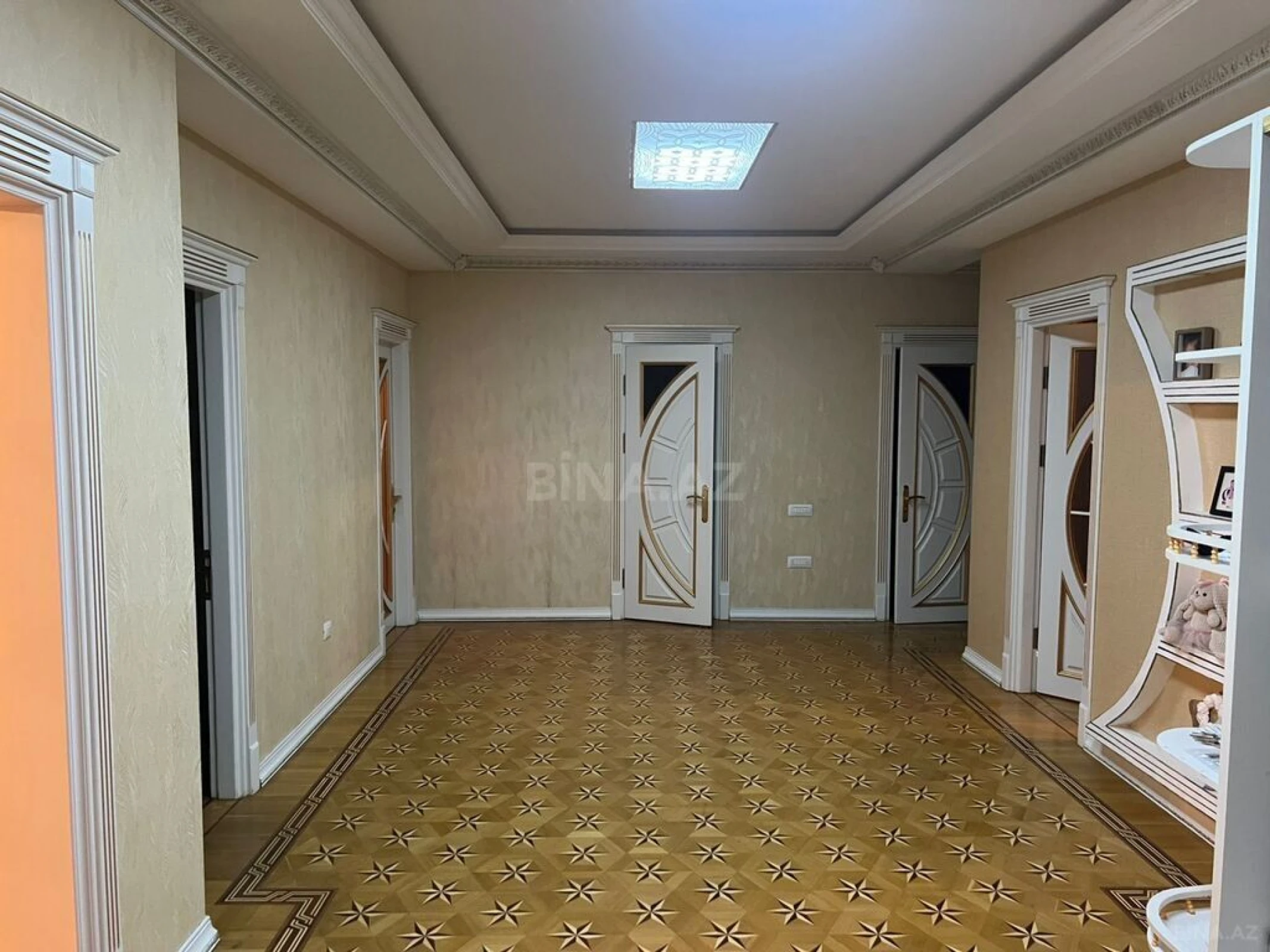 Satılır 4 otaqlı mənzil 190 m²