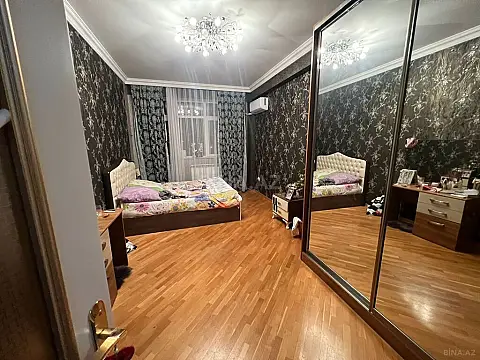 Satılır 4 otaqlı mənzil 190 m²