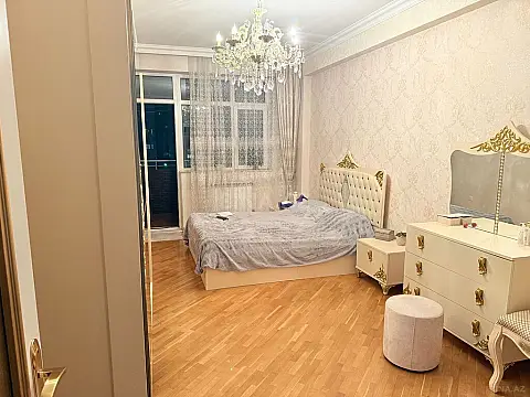 Satılır 4 otaqlı mənzil 190 m²