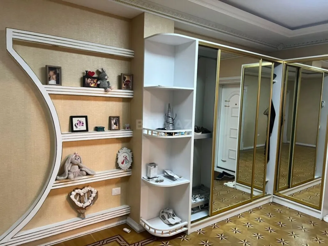 Satılır 4 otaqlı mənzil 190 m²