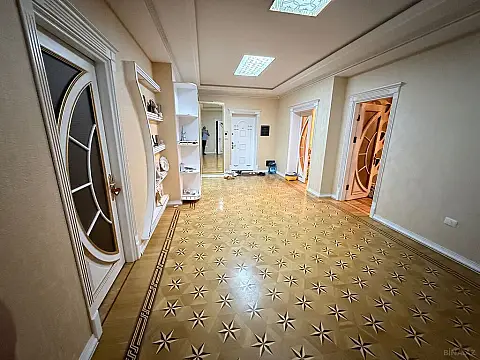 Satılır 4 otaqlı mənzil 190 m² — Bakı, Nizami 4 otaq 190.00 m²