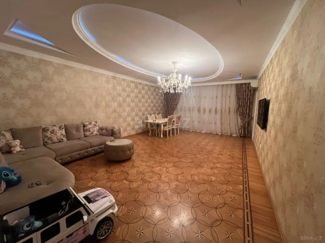 Satılır 4 otaqlı mənzil 190 m²