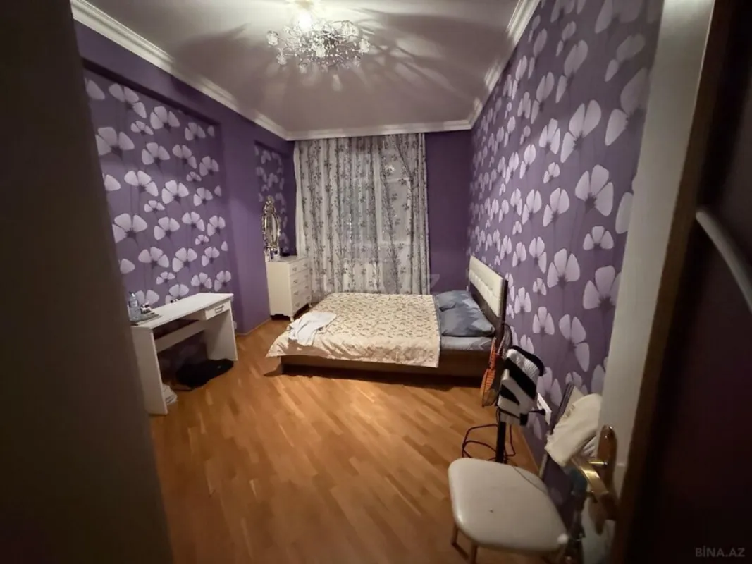 Satılır 4 otaqlı mənzil 190 m²