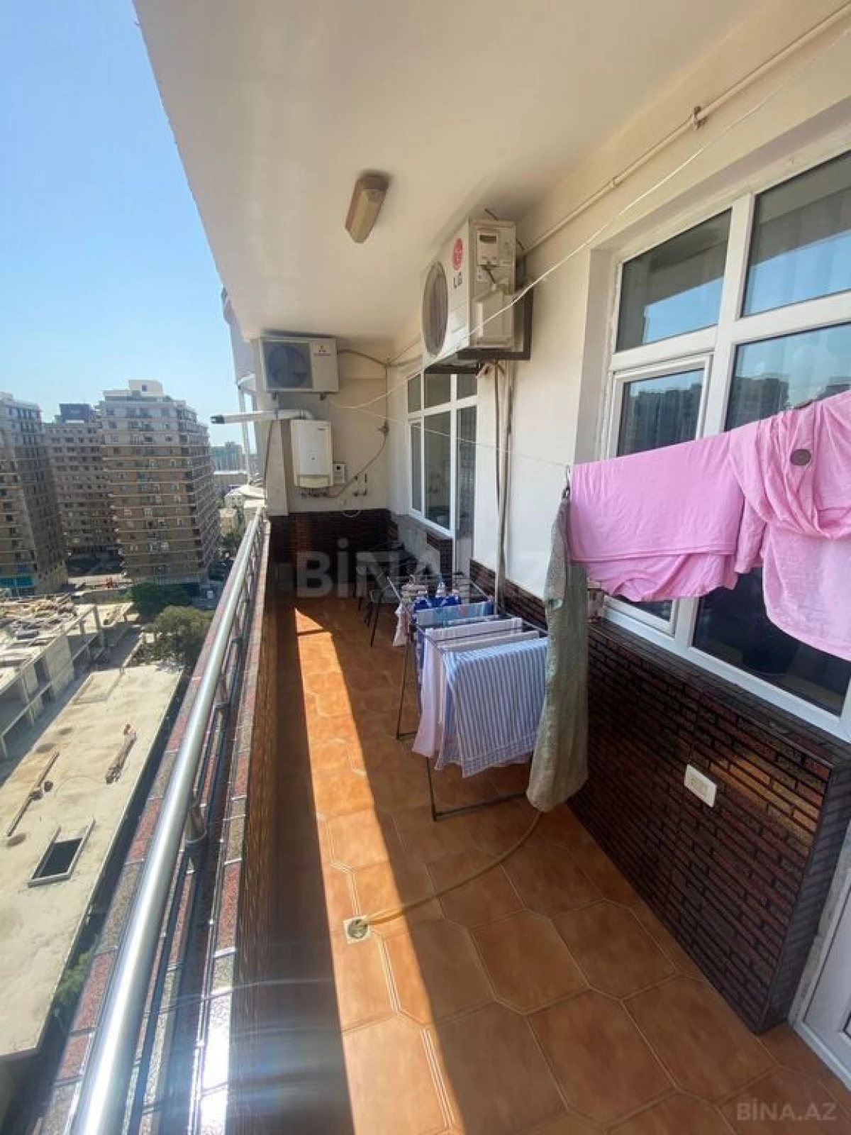Satılır 4 otaqlı mənzil 190 m²