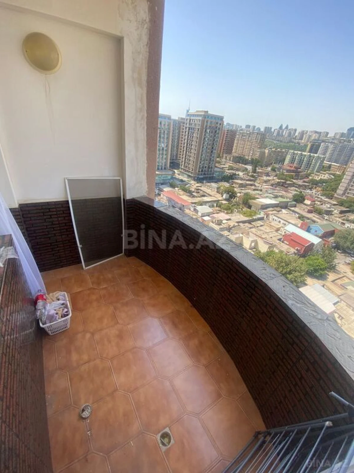 Satılır 4 otaqlı mənzil 190 m²