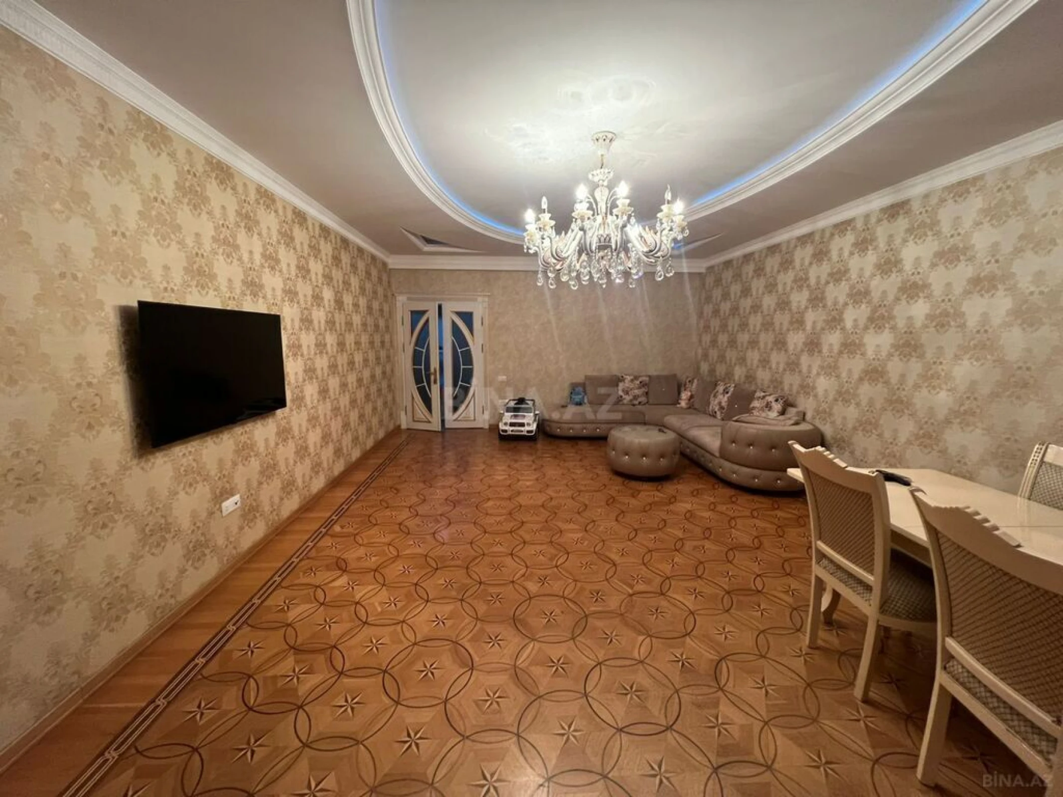 Satılır 4 otaqlı mənzil 190 m²