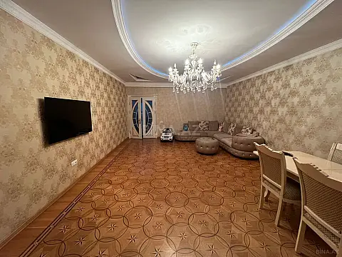 Satılır 4 otaqlı mənzil 190 m²