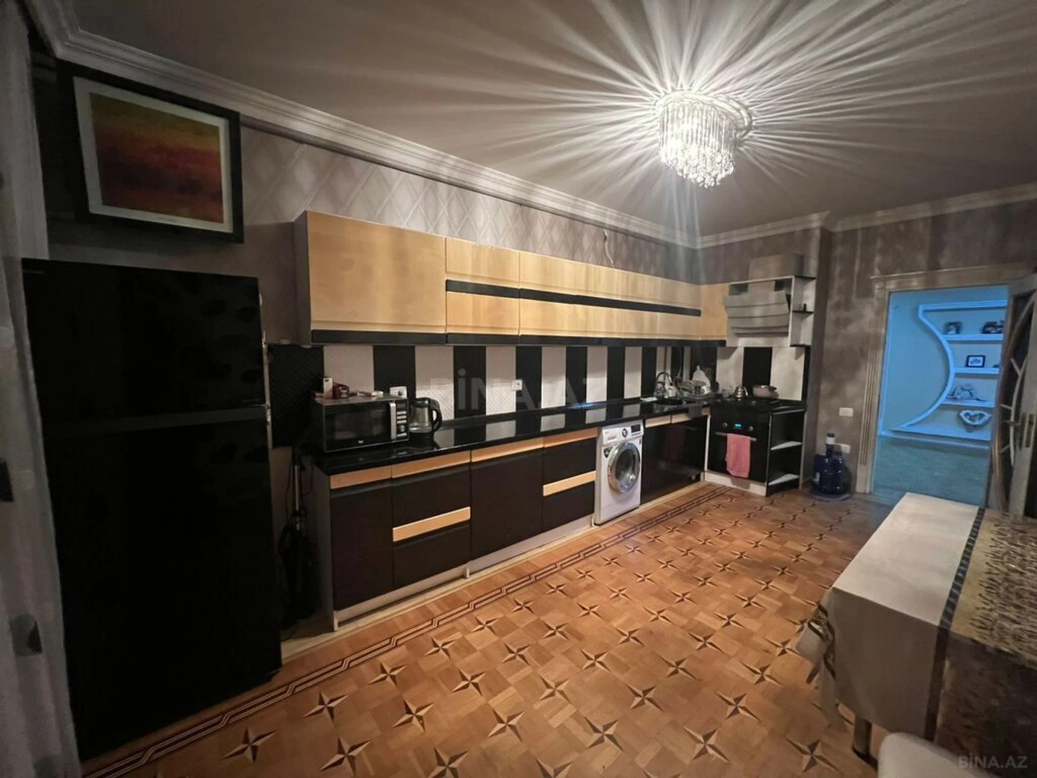 Satılır 4 otaqlı mənzil 190 m²