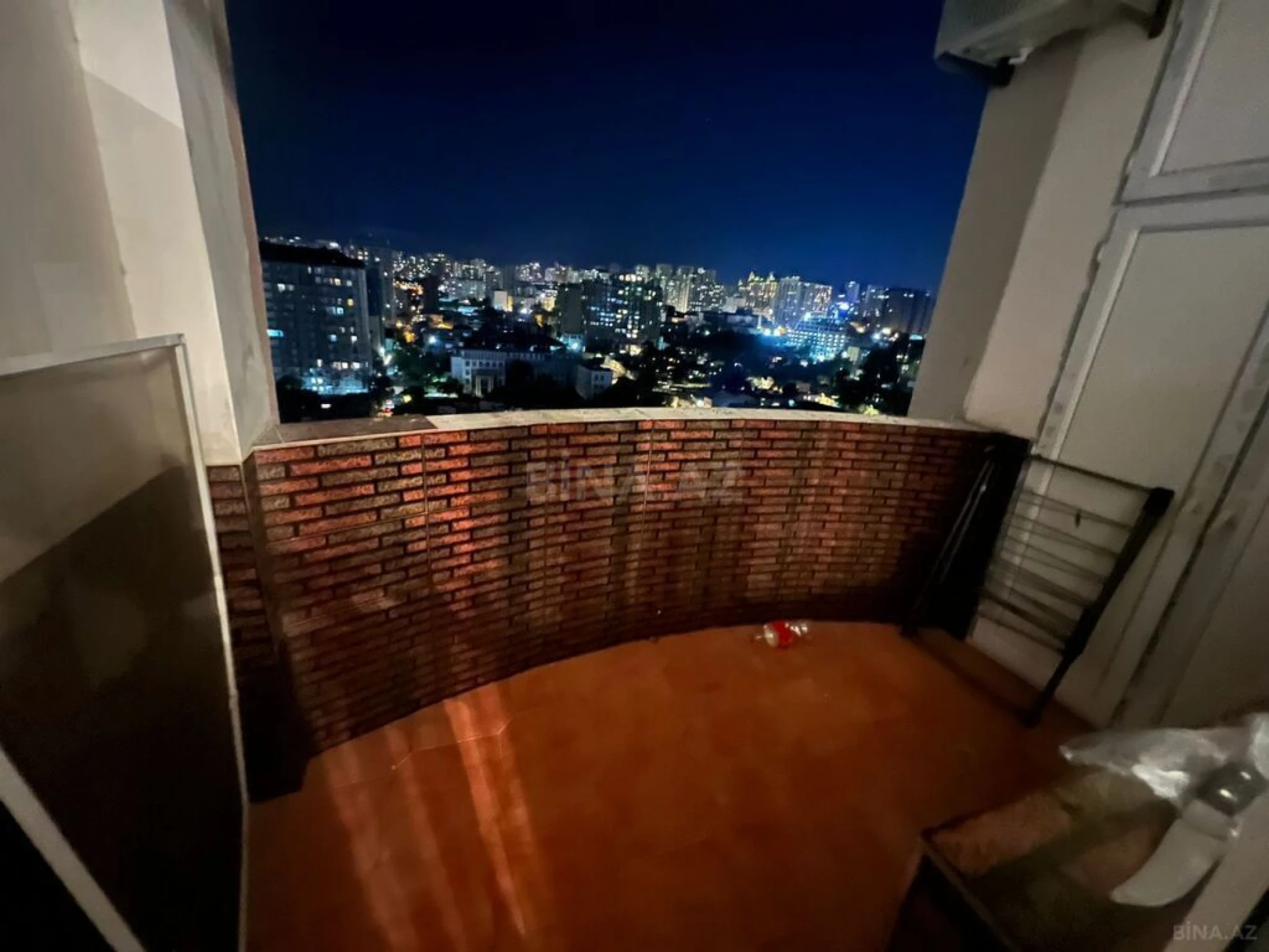 Satılır 4 otaqlı mənzil 190 m²