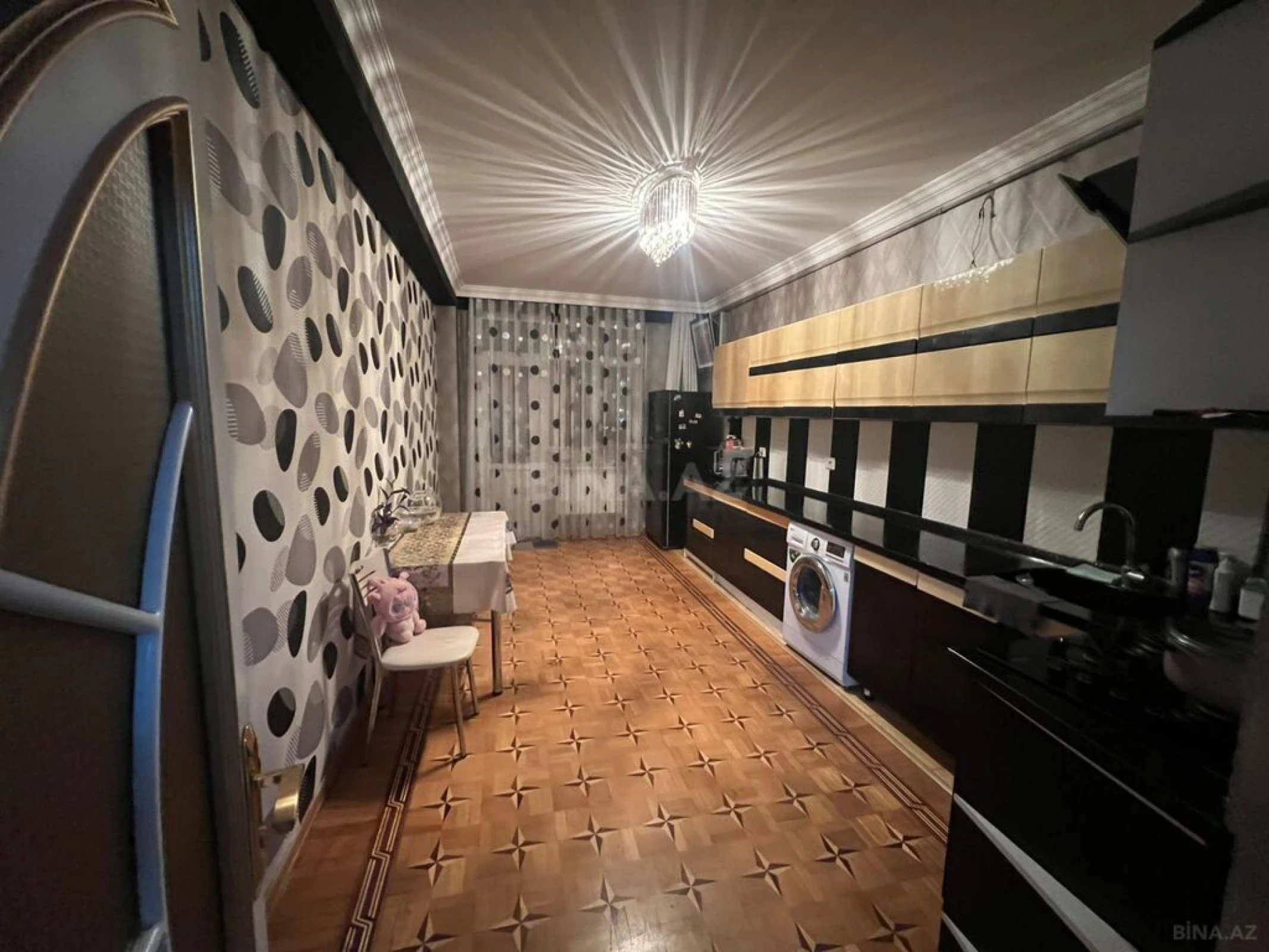 Satılır 4 otaqlı mənzil 190 m²