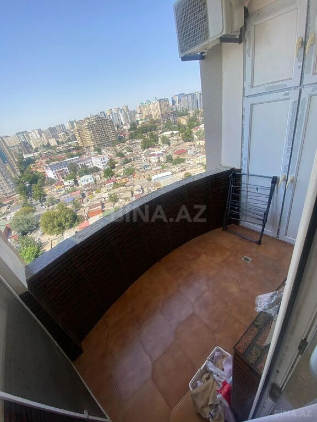 Satılır 4 otaqlı mənzil 190 m²