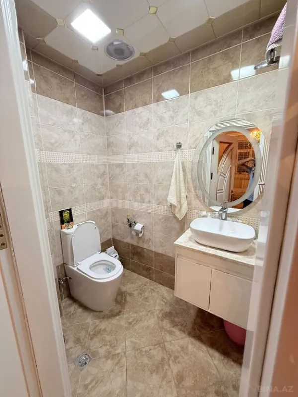 Satılır 4 otaqlı mənzil 190 m²