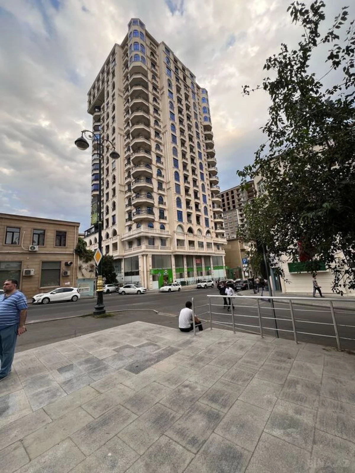 Satılır obyekt 184 m²