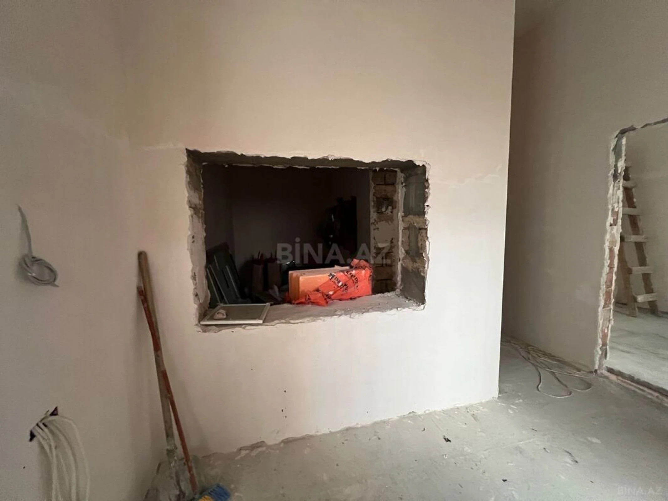 Satılır obyekt 184 m²