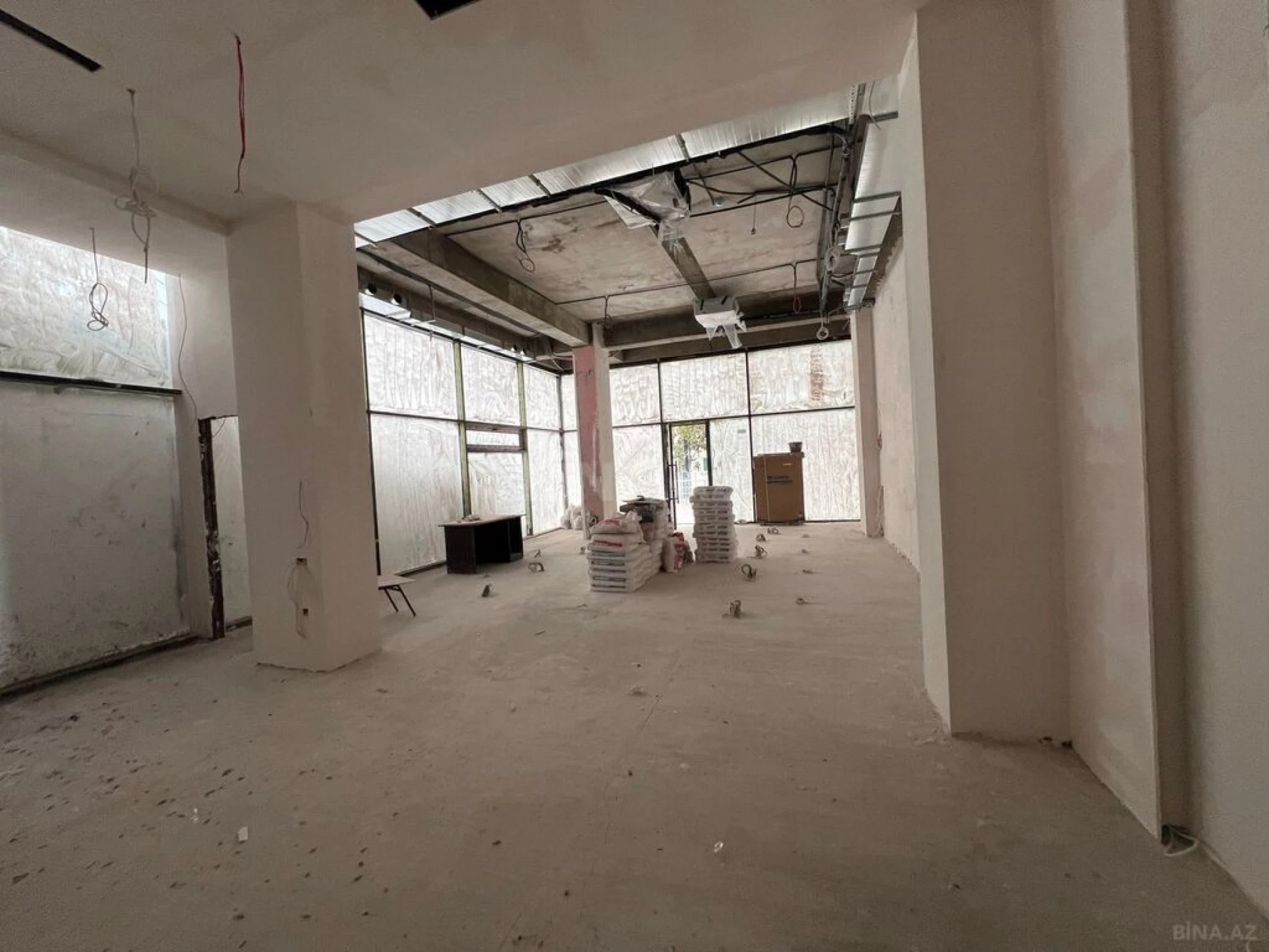 Satılır obyekt 184 m²