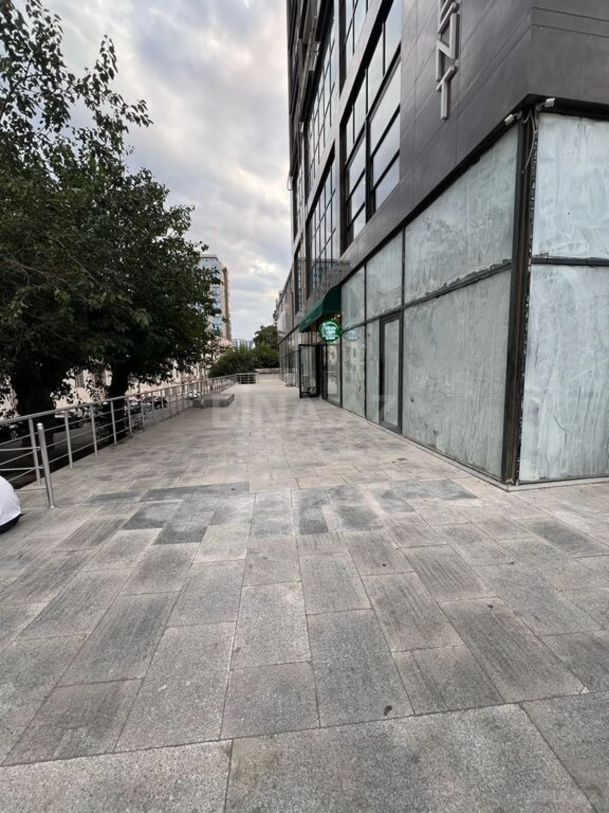 Satılır obyekt 184 m²