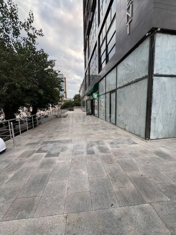 Satılır obyekt 184 m²