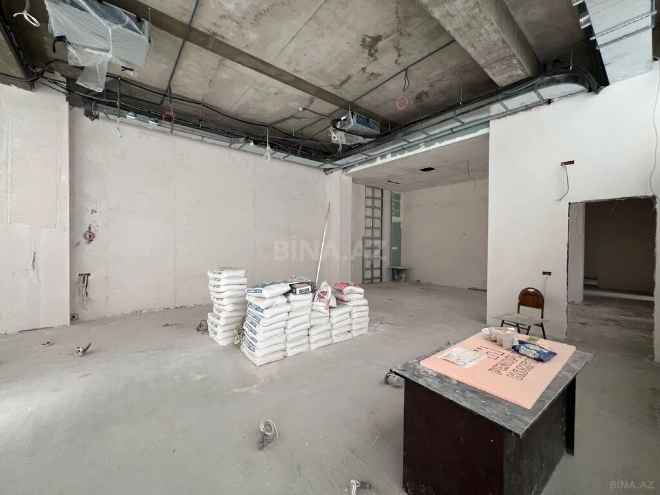 Satılır obyekt 184 m²