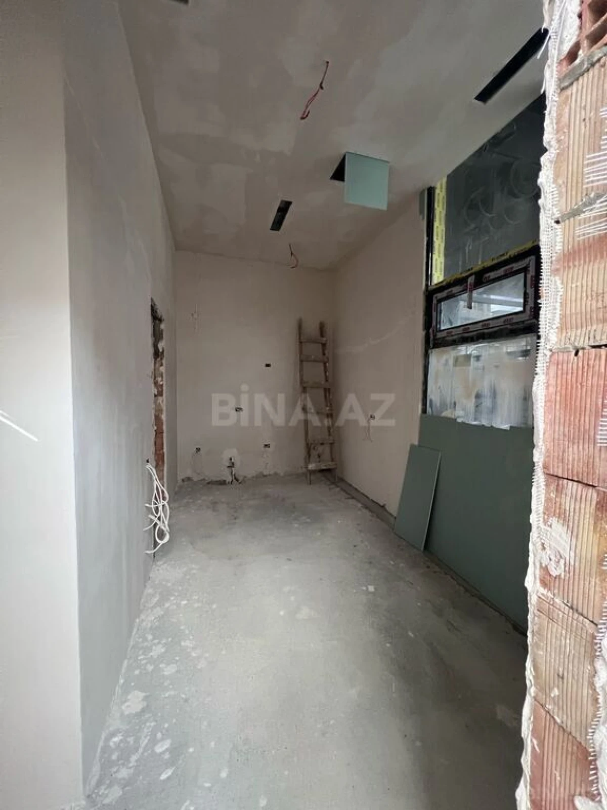 Satılır obyekt 184 m²