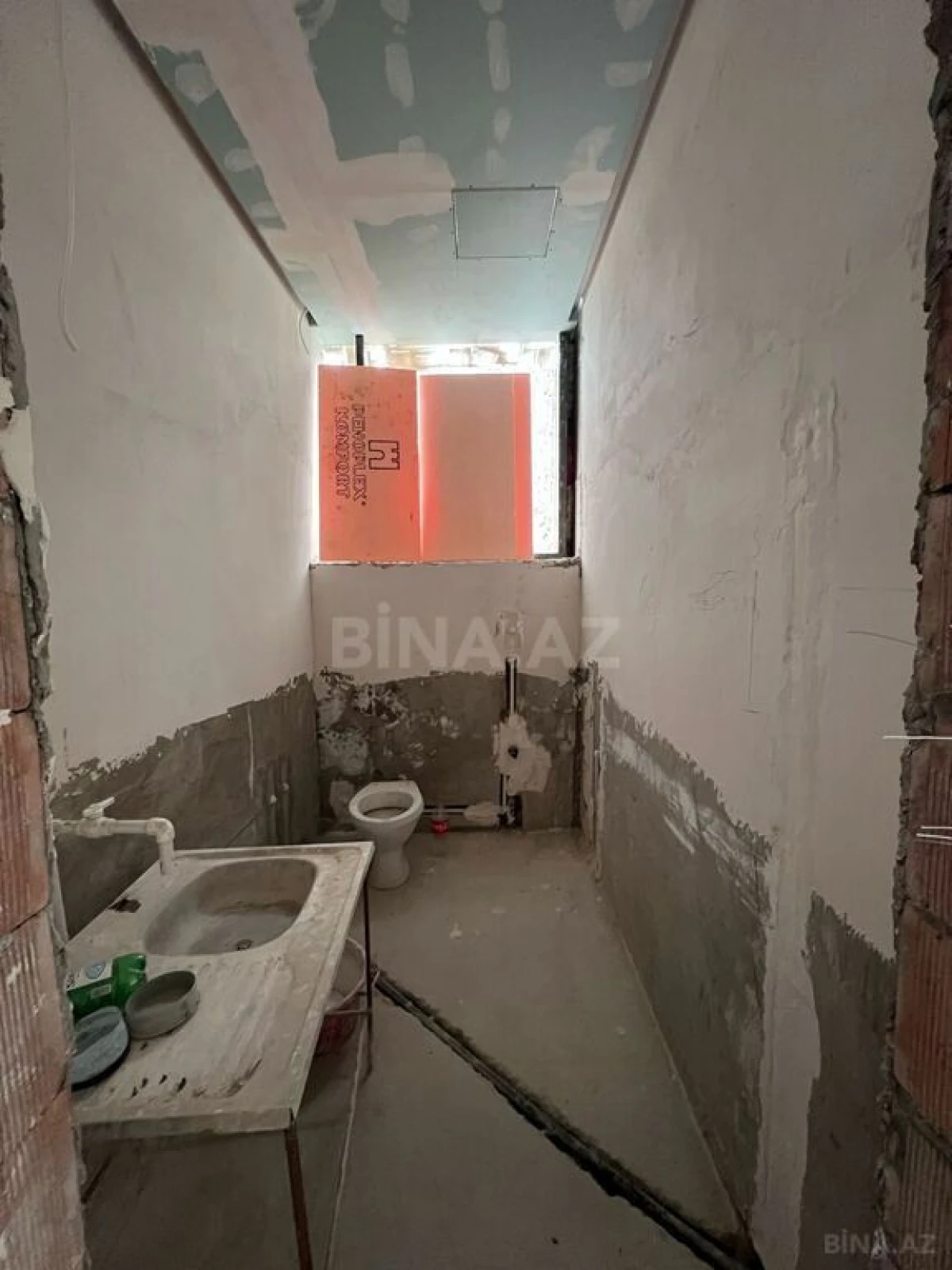 Satılır obyekt 184 m²