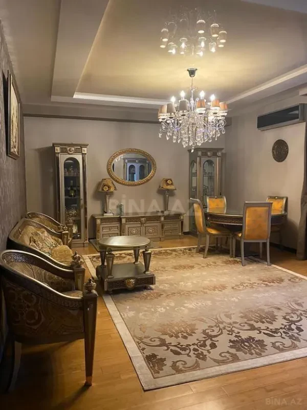 Satılır 3 otaqlı mənzil 125 m²
