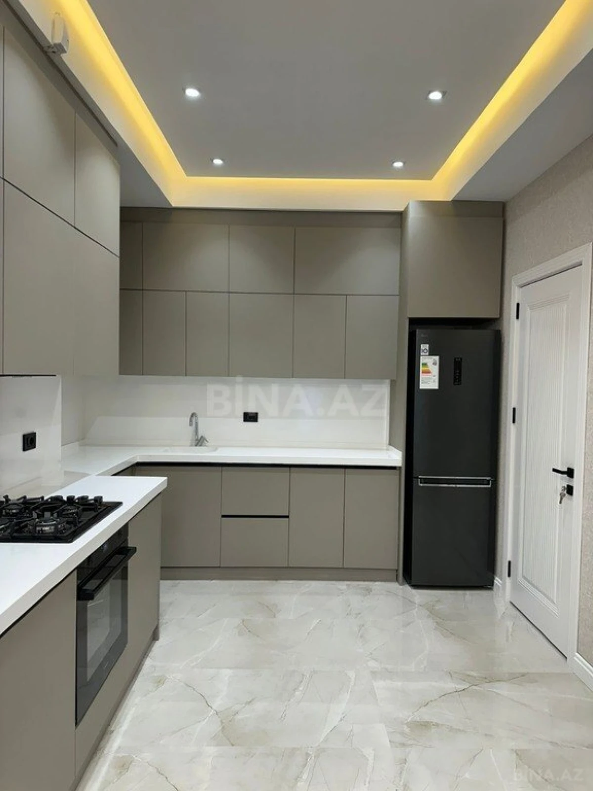 Kirayə verilir 2 otaqlı mənzil 90 m²
