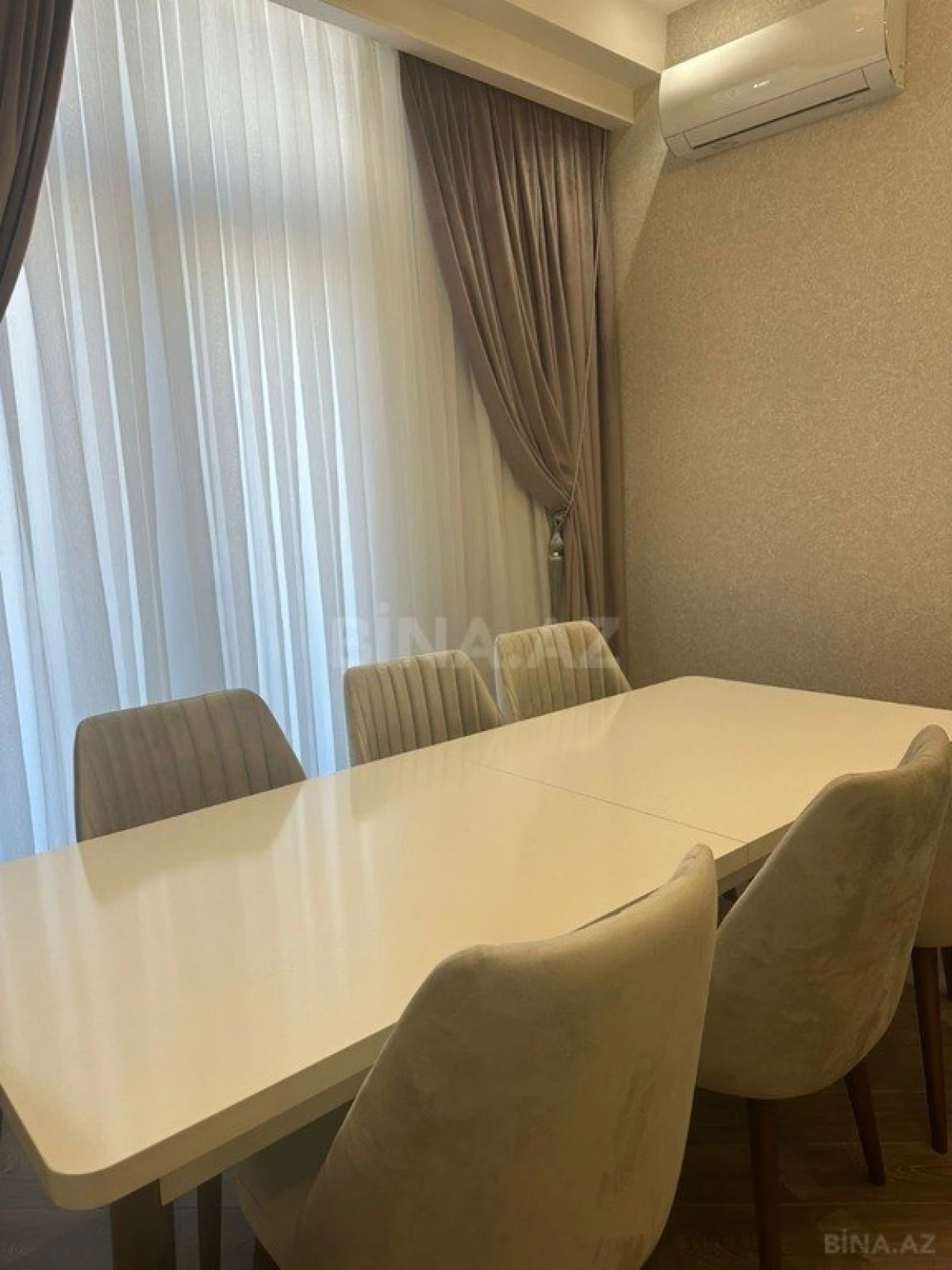 Kirayə verilir 2 otaqlı mənzil 90 m²
